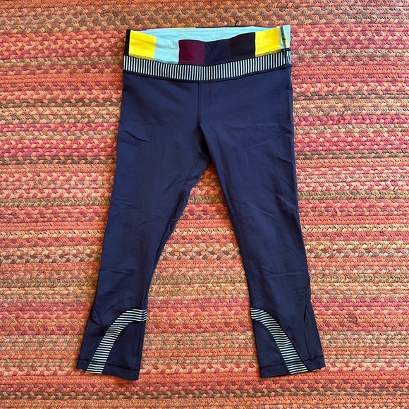 VTG LULULEMON NAVY RUN INSPIRE CROP II ATHLETIC LEGGINGS - Picture 3 of 6